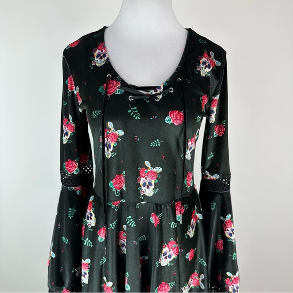 Spirit Halloween Velvet Dia de Los Muertos Floral Flare Sleeve Velvet Dress S - Picture 2 of 12